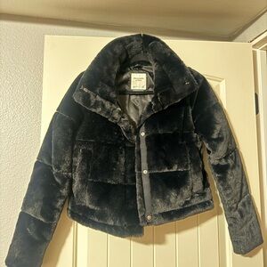 Abercrombie & Fitch black faux fur mini puffer jacket